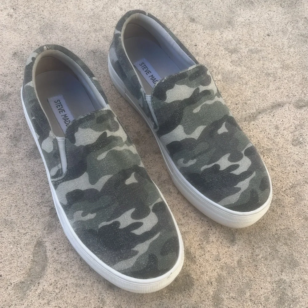 Steve Madden Gills Green Camo Slip on Sneaker Women's Size 7.5